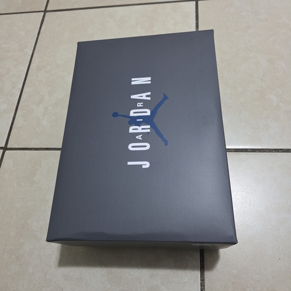 Empty Shoe Box - Picture 4 of 6